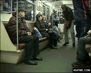 chilewebeooo:  A la mierda el metro yo quiero viajar en extintor