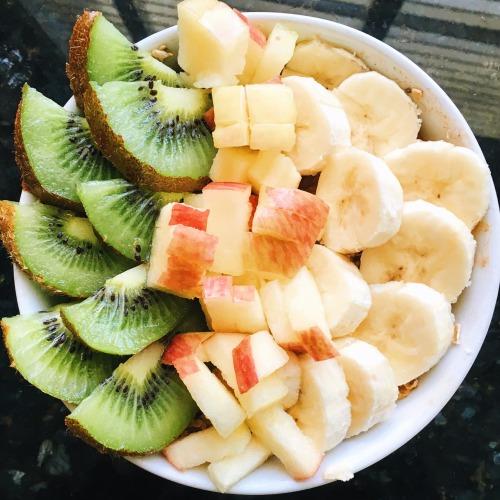 peacebyplants: Epic oatmeal bowl this morning