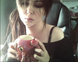 isabellajinx:  stickysheep:  tired all the time. time for coffee   aww that mug is so cute where did you get it ! and i love your face  