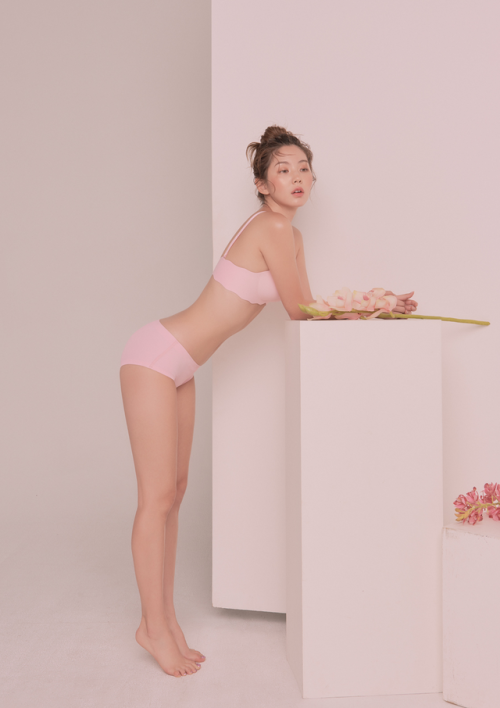 korean-dreams-girls:    Lee Chae Eun - August 29, 2019 2nd Set   