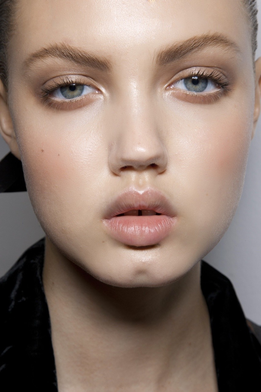 velvetrunway:  Versace SS 2011 - posted by frenchoffence