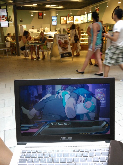 kathmeerkat:  Playing dmmd in public aka what has my life become 