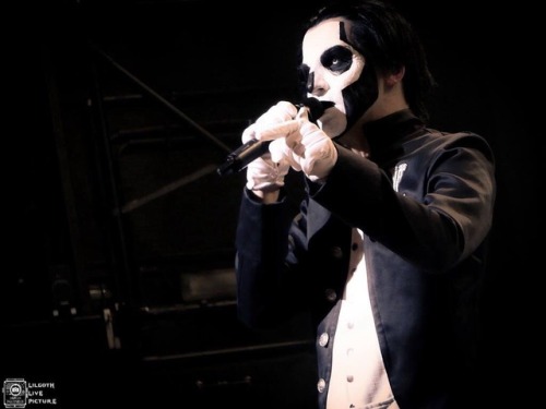 caligurl32: Photo Credit Lil'Goth Live Picture