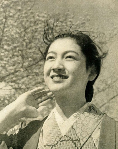 classicladiesofcolor:Actress Setsuko Hara photographed in 1938.