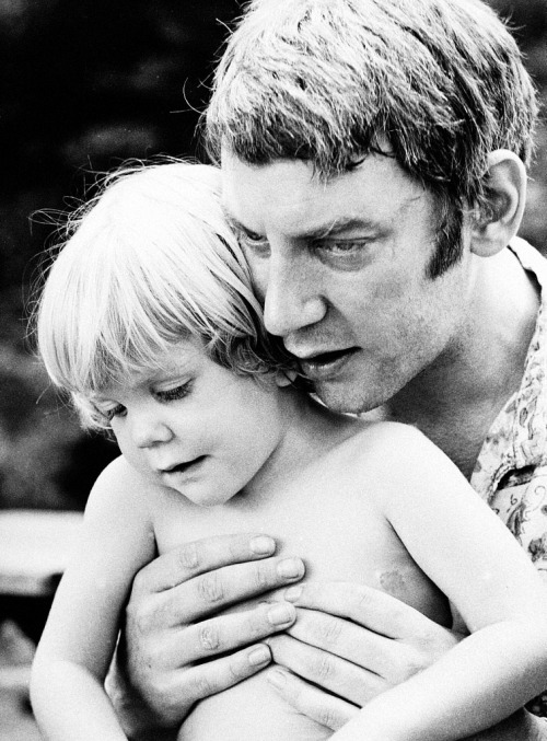 cosmosonic:Actor Donald Sutherland and son Keifer.