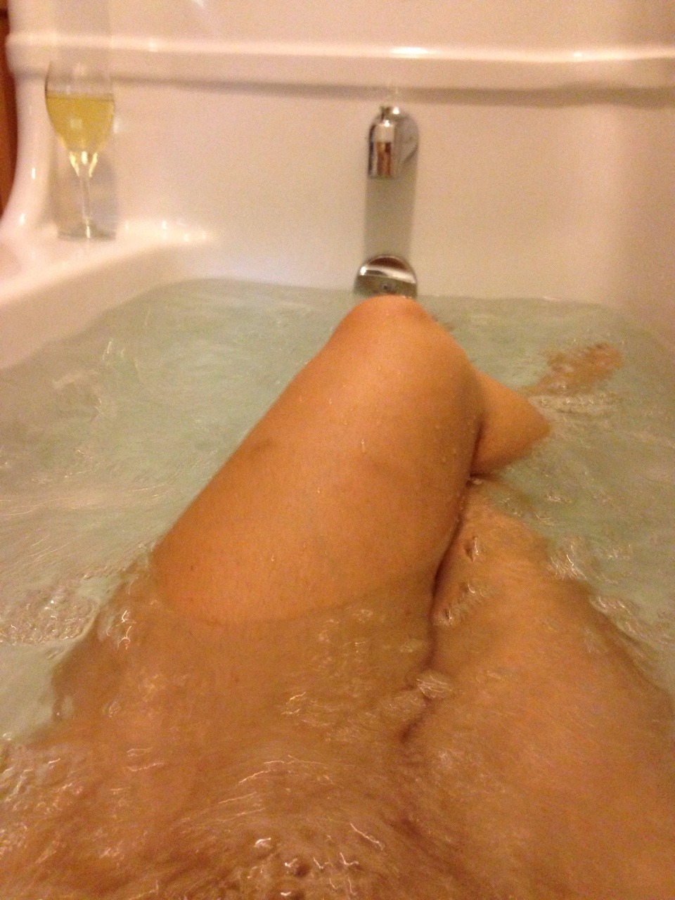mypleasurealways:  Always happy to oblige a jacuzzi bath with wine