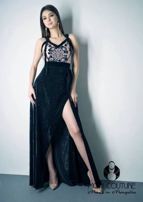 Mon Couture by Batzaya Kh, fall/winter 017-18 (click to enlarge)