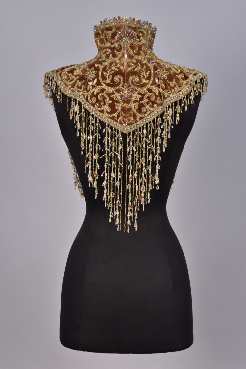 fripperiesandfobs:Collar, late 19th-early 20th centuryFrom Whitaker Auctions