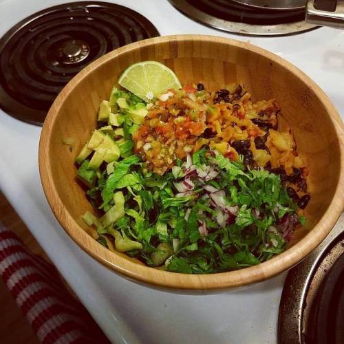 Burrito bowl  #vegan #veganfood #veganfoodshare #food #burritobowl #salad #foodporn #veganfoodporn