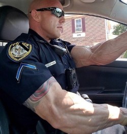 brentrollinsdailypicture:Officer Grande from West Virginia