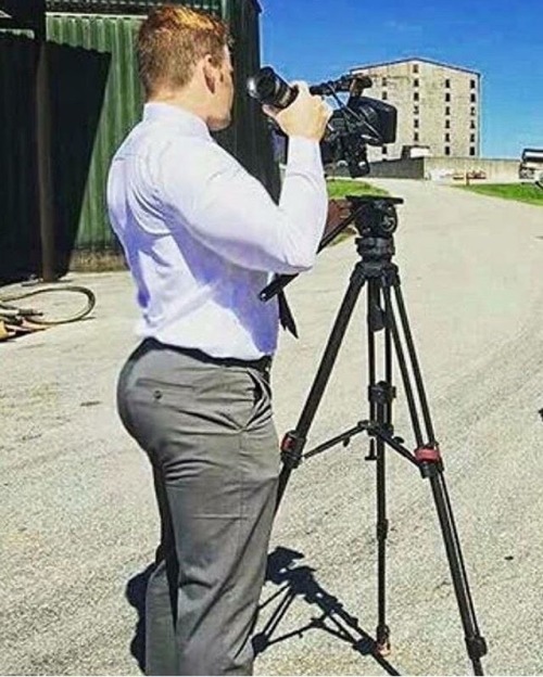 bumdeebummm:Sexy photographer