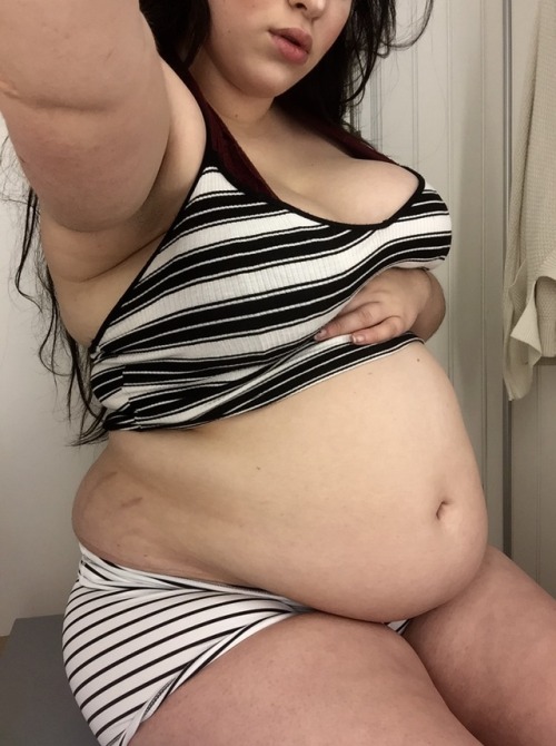 sb131:  sb131:This fatty loves tight clothes that show off her belly hang, love handles, stretch marks, rolls, cellulite, and thick thighs. The best time for me to try on clothes is after a big stuffing just to see how fat the outfit will really make