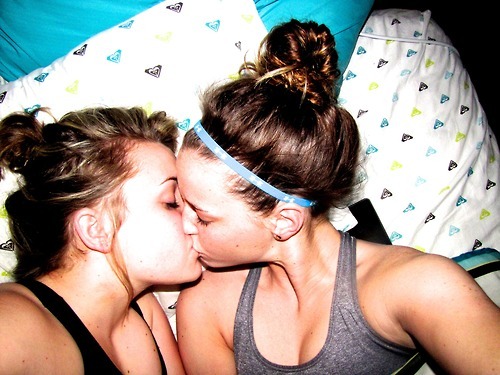 adorablelesbiancouples:  LOVE her on the left r3ckless-emotion.tumblr.com