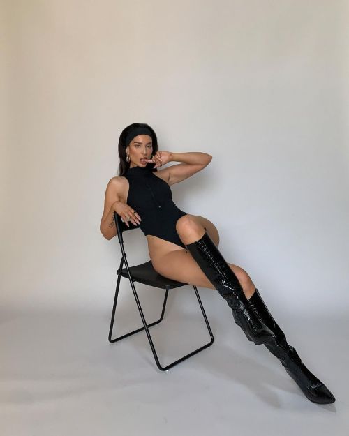 Ivona Zupet in Z_code_Z boots 