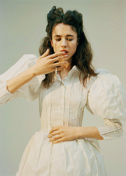 flawlessbeautyqueens:    Margaret QualleyHunger Magazine, The Future Issuephotographed by   Daria Kobayashi Ritch   