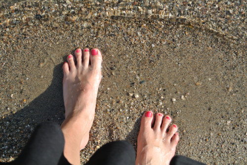 wvfootfetish: malicaanders: Back from my holidays in France! :) So glad to see these beautiful feet