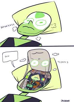 daxdraws:  Peridot-is-small theorists, I raise you the Peridot-is-really-fucking-small theory   still want X3