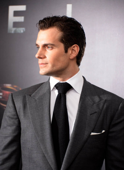 sacsombody73: Henry Cavill at Man Of Steel Premiere in New York. Photos from Famous Forums. w