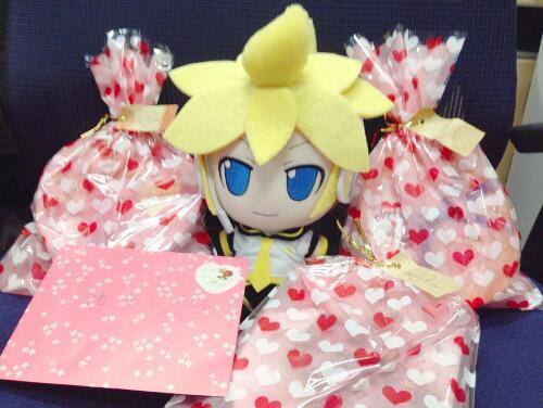 fuckyeahkagamine-twins:  “Valentine’s day at Crypton Future Media” from the official Hatsune Miku Facebook page those are real chocolates that real people sent to Len Len got more Valentine’s than I did and he is a fucking software program