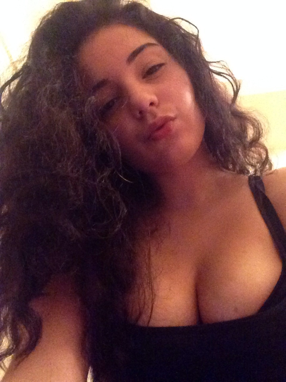 mobbinonthalow:  no make up nothing in my hair  in sweats -
