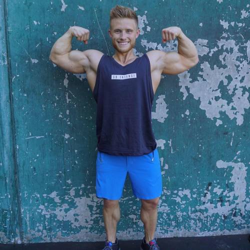 thick-sexy-muscle:  Jeff Nippard, summer muscle stud