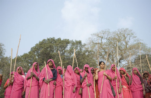 stories-yet-to-be-written: The Gulabi Gang is an extraordinary women’s movement formed in 2006
