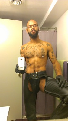 korymitchellxxx:  Chaps &amp; gloves  Str8 turn on