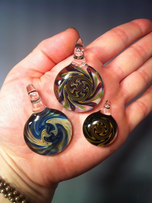 Glass wig wag pendants, handmade by Glass Peace. Wholesale Pack.