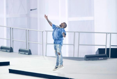 Kanye West wins gold medal for mic tossing at Pan Am GamesKanye West performed at the closing ceremo