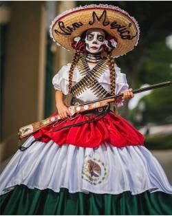 cazadordementes:  #FotografosMexicanos #DíadeMuertos #RevoluciónMexicana