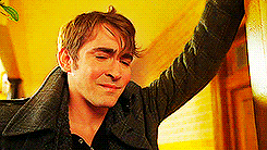 liketheshewolf:  Lee Pace → Pushing Daisies ↳ 8 gifs per episode ~ 1x09 “Corpsicle”