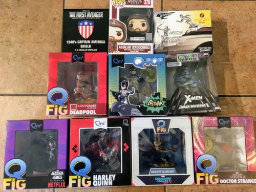 commodorecliche: !!!It’s LOOT GIVEAWAY time!!!Every month I get tons of nerdy loot including f