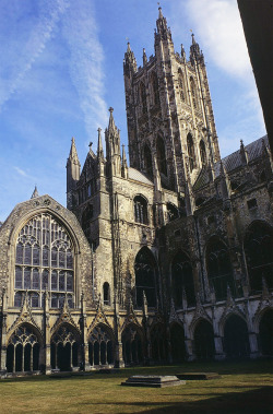 allthingseurope:  Canterbury, England (by Zaffiro&amp;Acciaio: Marco Ferrari)  soooooooooooooo awesome