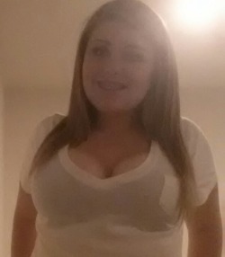 fukurboobs:  fukurboobs:  Vegas here I comee. Kik me. Ashw1997.  I think about this selfie a lot  Is that even you?