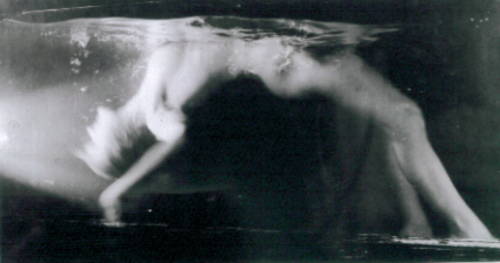 gnosideicarpocraziani:  Jacqueline Lamba by Jacques-André Boiffard (1934). 