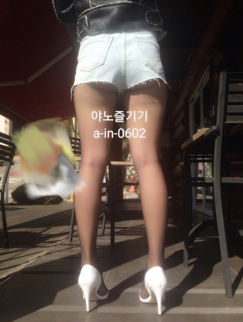 a-in-0602: 야외노출에 관심이 있고 노출의상을 즐겨입는 여자친구 혹은 와이프를 가지신 네토 남성분들 있으시면 연락주세여 ^^ 나이 지역 상관없이 부담갖지말고 편하게 연락주세