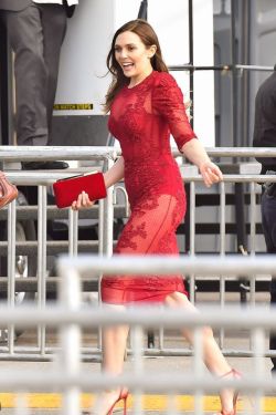 breathtakingwomen:  Elizabeth Olsen outside Independent Spirit Awards, Santa Monica (3 March, 2018)