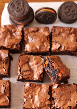 fullcravings:  Halloween Oreo Brownies