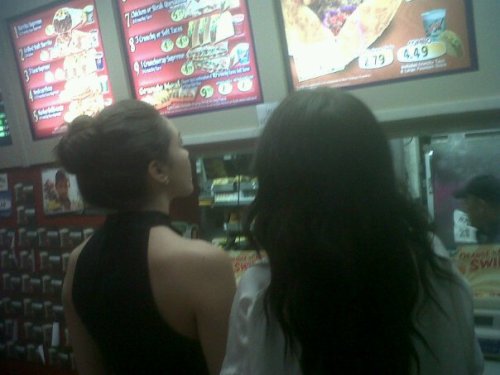 therealblingring:Alexis and Tess at TacoBell (2010)