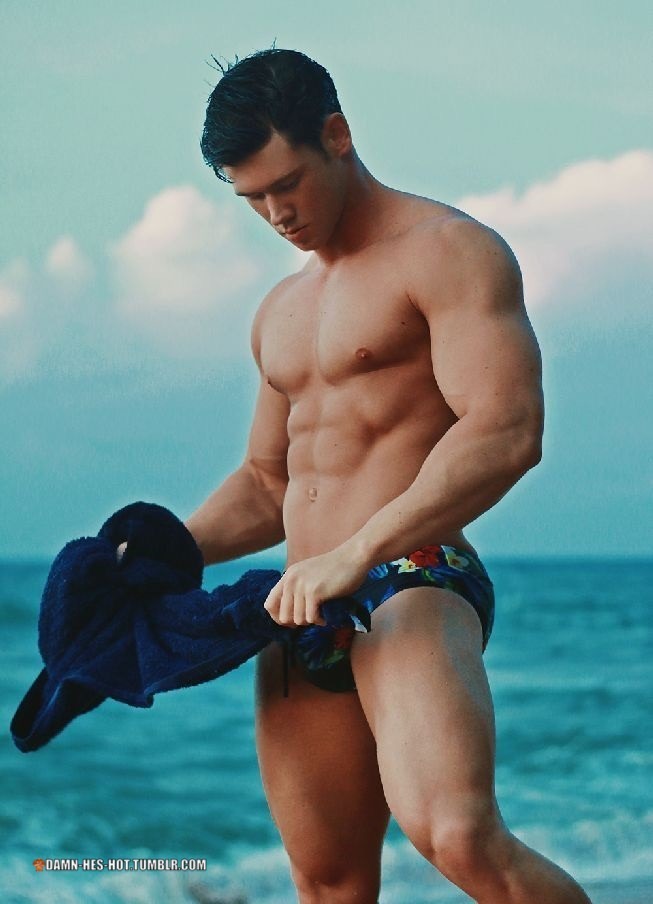 damn-hes-hot:  DAMN HE’S HOT! Follow for daily pics of hot men - https://damn-hes-hot.tumblr.com/