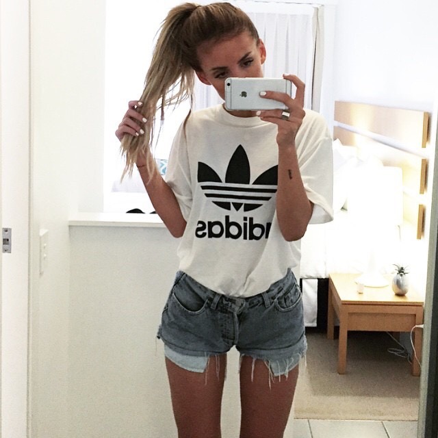 L A B E L L A