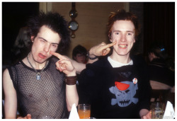 shotsofhappy:  Sid Vicious & Johnny Rotten