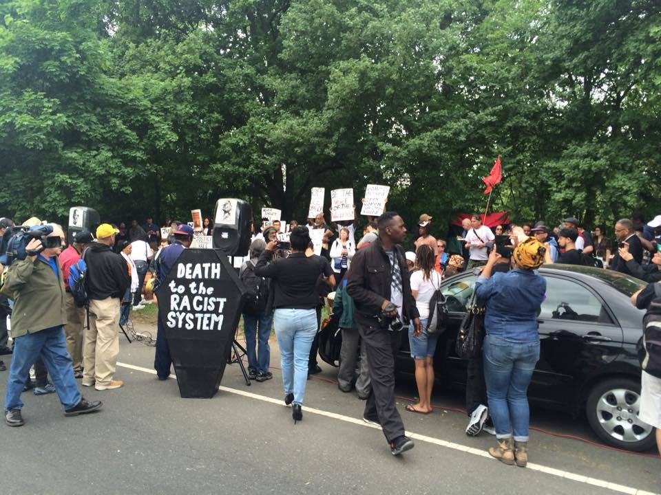 lmsig:  fuckyeahmarxismleninism:  HAPPENING NOW: People gather in Philadelphia to
