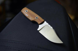 everyday-cutlery:  Tora Tactical Knives