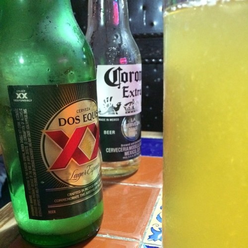 Mother-Son time!!! @whut_tha #delicioso #beerme #mutha #paco #dosequis #xx #corona #mrtaco #tacotuesday (at Mr. Taco #2)