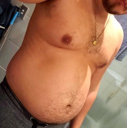 twonkysworld:Went for a mini jog today and mid way through broke an outdoor tile just by stepping on it. Looks like my late night feeds have really gone to the belly! Anyone wanna come help me message ? What apps you all using to meet? 🐷😭