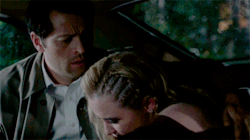 whothefuckiscas:#i just hurt so much for her like what would that even be like#to want your dad for support and knowing he’s dead and just clinging onto the closest shade of him(via)