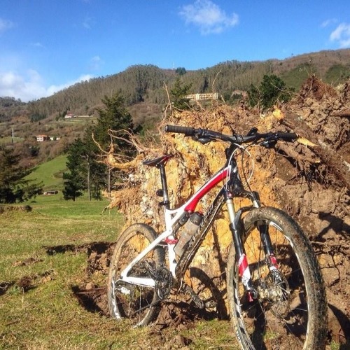 asturiasbike: Sales de casa, te subes a la montura y disfrutas de un trozo del #ParaisoNatural #astu
