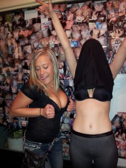 intoxicated-impulses:  collegegirlscove:  Share the party!  Re-blog these ladies!  A