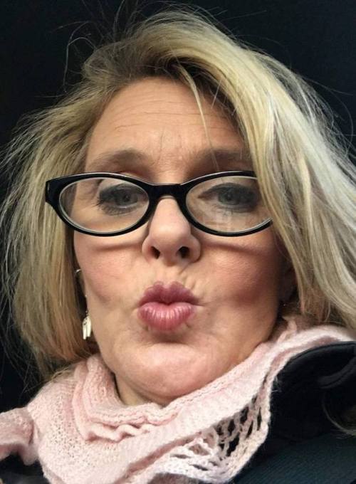 beautifulmasturbation: A kiss for you, beautiful!